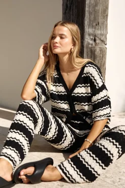 Shirts|Cropped>Hello Molly Airport Mode Knit Shirt Black