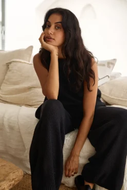 Cropped>Hello Molly Cozy Evenings Vest Top Black