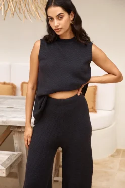 Cropped>Hello Molly Cozy Evenings Vest Top Black