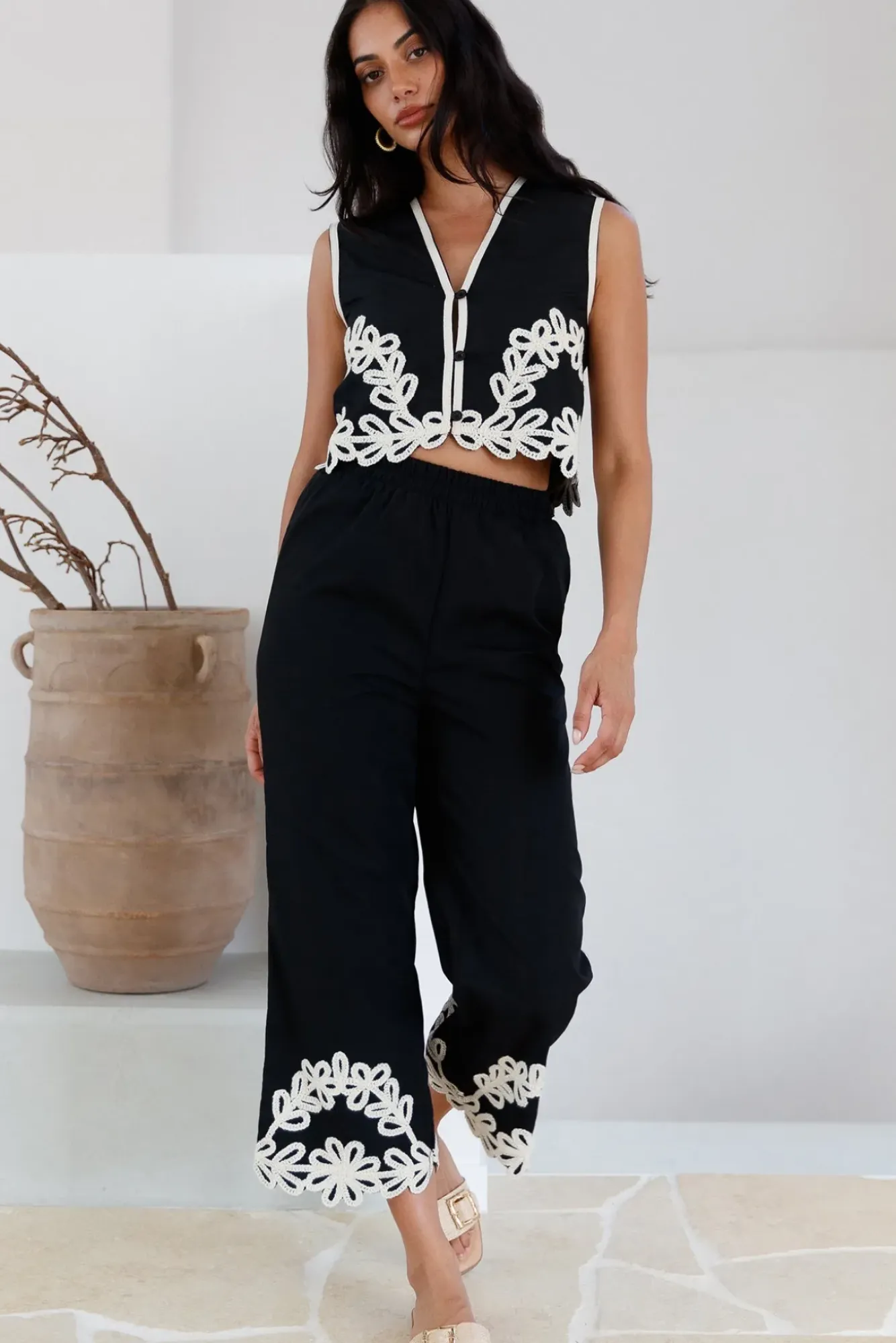 Fashion Tops And Vests|Cropped>Hello Molly Dreaming Softly Vest Top Black