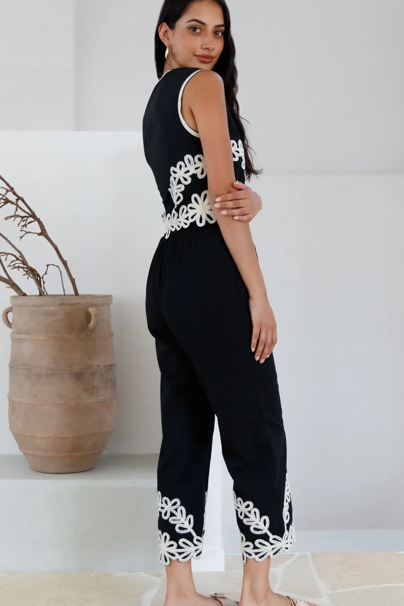 Fashion Tops And Vests|Cropped>Hello Molly Dreaming Softly Vest Top Black