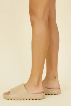 Slides>Hello Molly LABEL ATHLETIC Slides Skin