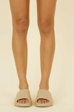 Slides>Hello Molly LABEL ATHLETIC Slides Skin