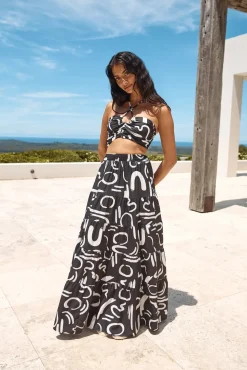 Cropped>Hello Molly Panoramic Views Crop Halter Top Black