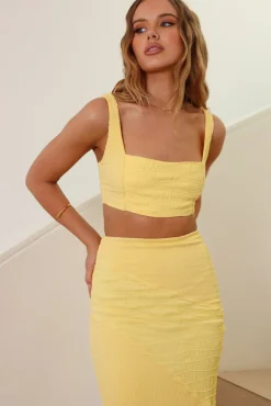 Cropped>Hello Molly Picnic On The Beach Crop Top Yellow