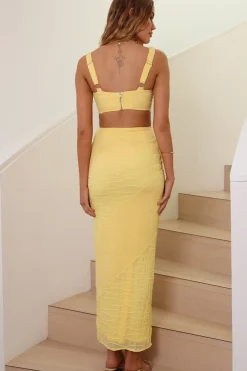 Cropped>Hello Molly Picnic On The Beach Crop Top Yellow