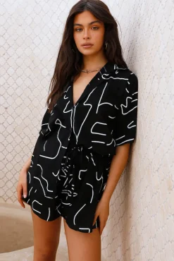 Cropped|Two-Piece Shorts Set>Hello Molly Vibrant Sunrise Set Black